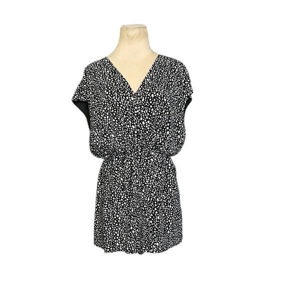 She Sky black white print cap sleeves front bow romper size Large - Picture 12 of 15